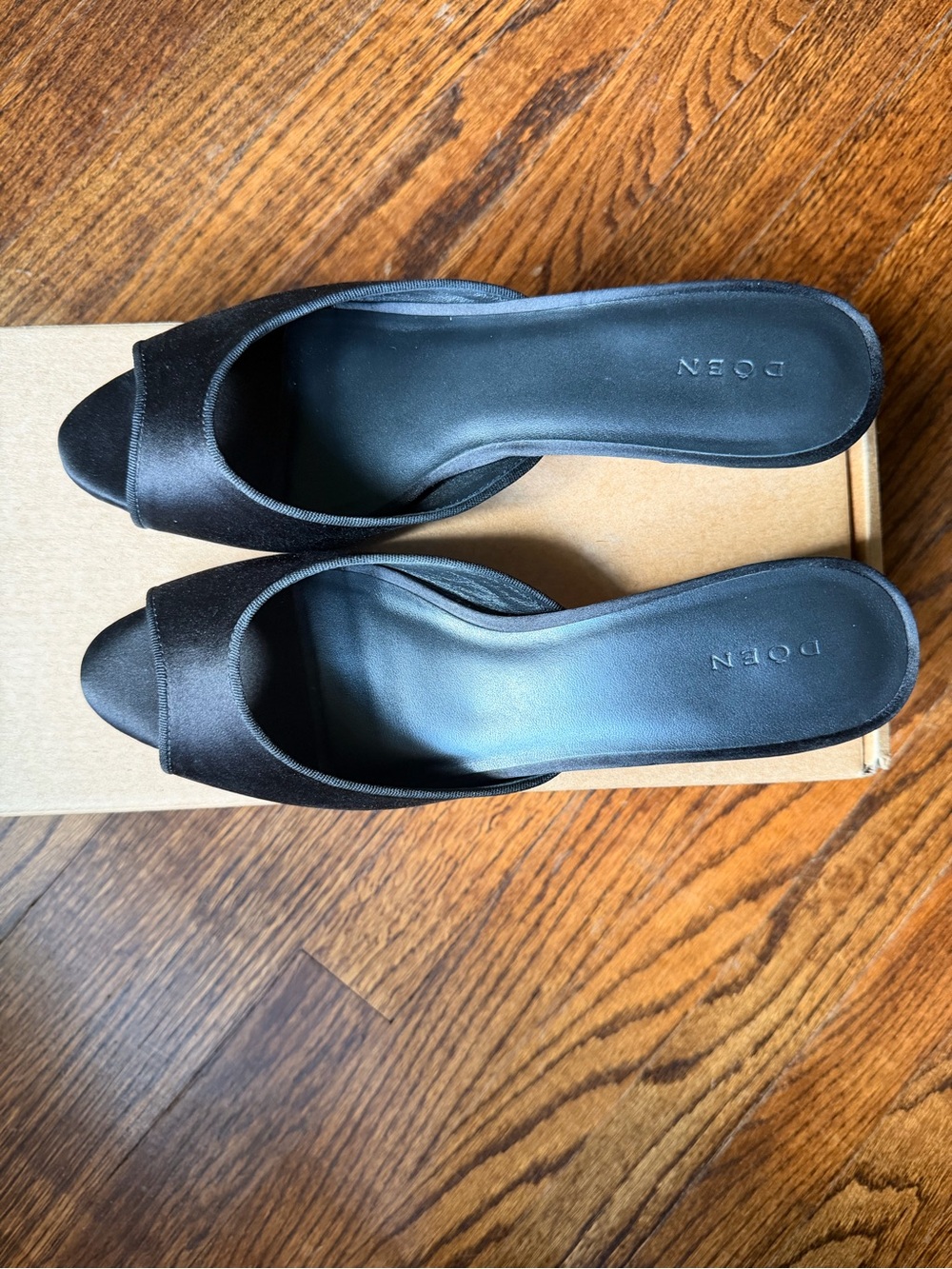 Doên Callie Minimal Black Open-Toe Slide Mules - Picture 3 of 7